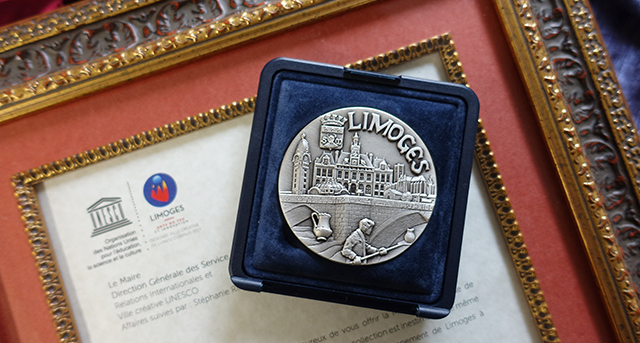 法国利摩日市授予奖章